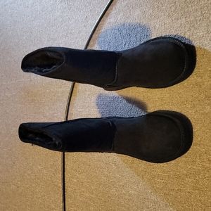 Black bear paw boots